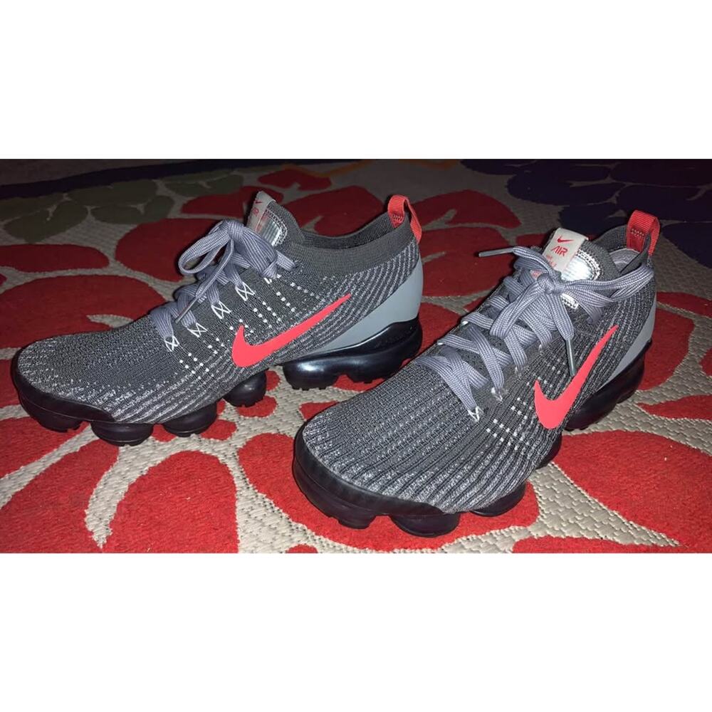 Nike Air VaporMax Flyknit 3 (size 10) - Picture 3 of 4